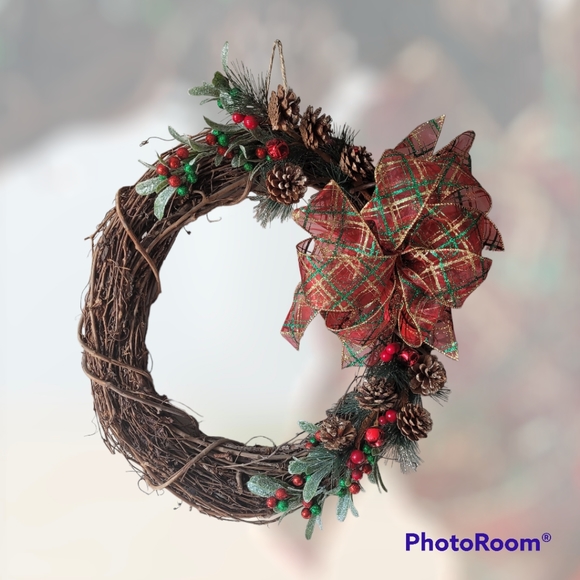 Christmas Grapevine Wreath with Festive Bow - Picture 4 of 4